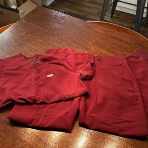 Burgundy figs set- S top, M jogger bottoms
